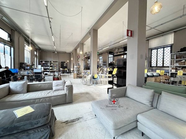ufficio in vendita a Milano in zona Adriano