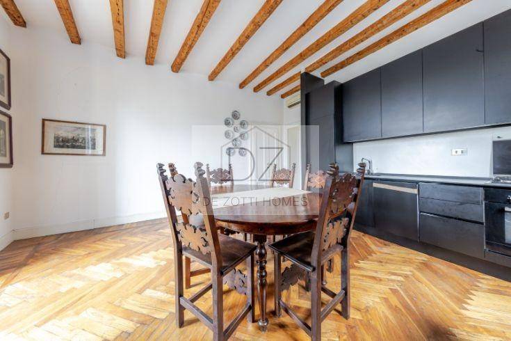 appartamento in vendita a Milano in zona Porta Nuova