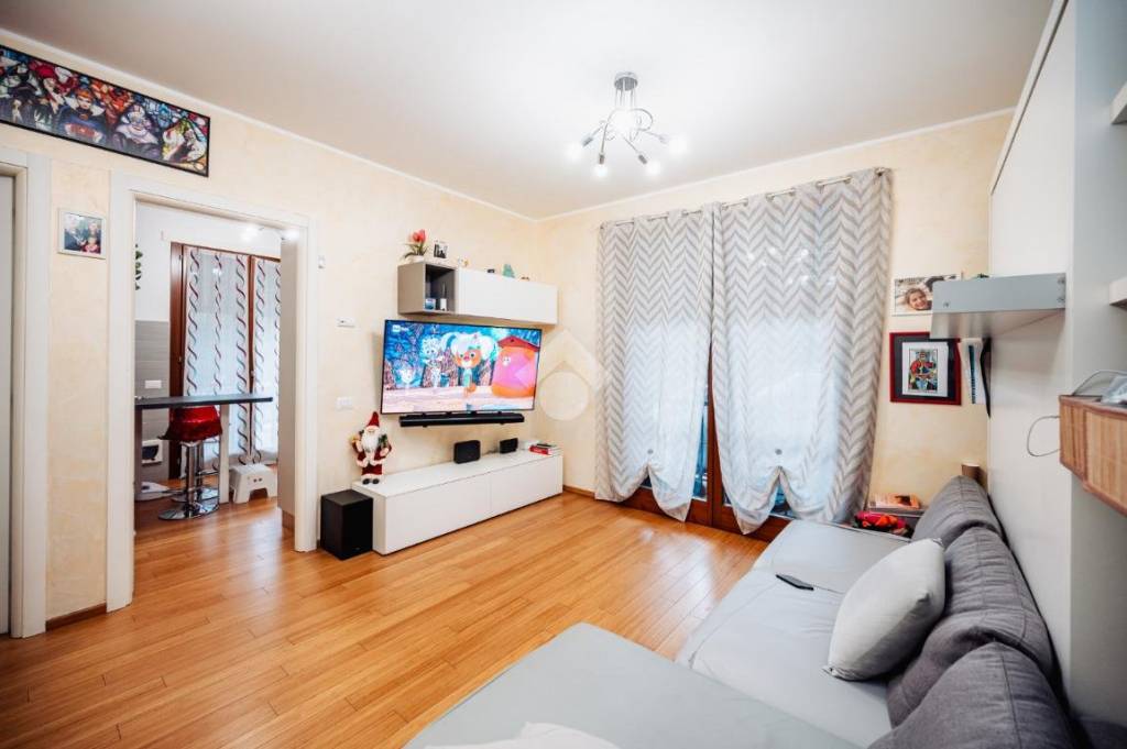 appartamento in vendita a Milano in zona Baggio