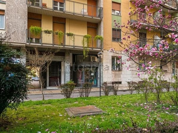 locale commerciale in vendita a Milano