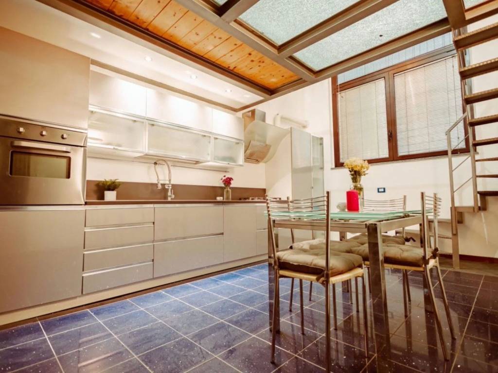 appartamento in vendita a Milano in zona Gorla