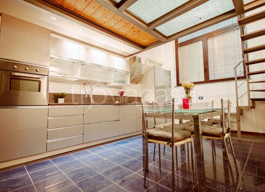 appartamento in vendita a Milano in zona Gorla