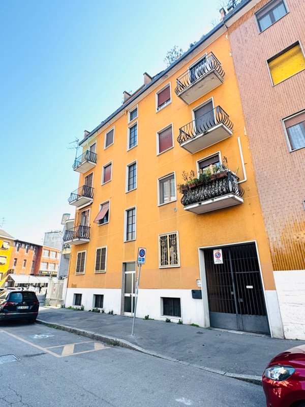 appartamento in vendita a Milano in zona Famagosta