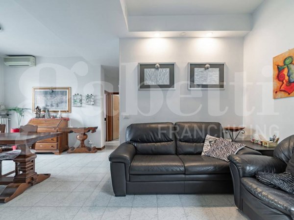 appartamento in vendita a Milano in zona Restocco Maroni