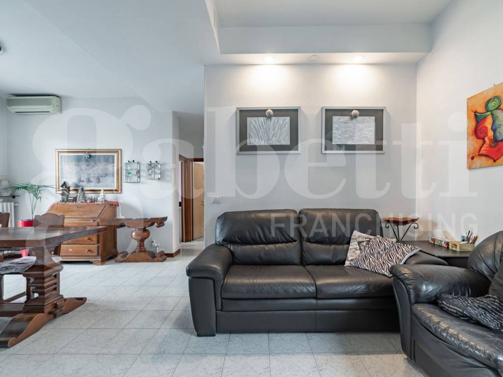 appartamento in vendita a Milano in zona Barona