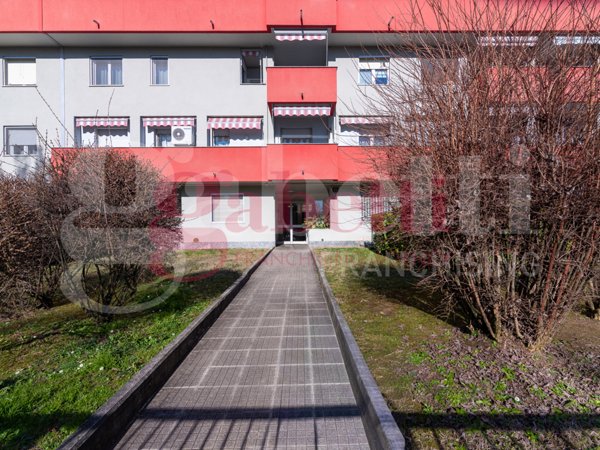 appartamento in vendita a Milano in zona Famagosta