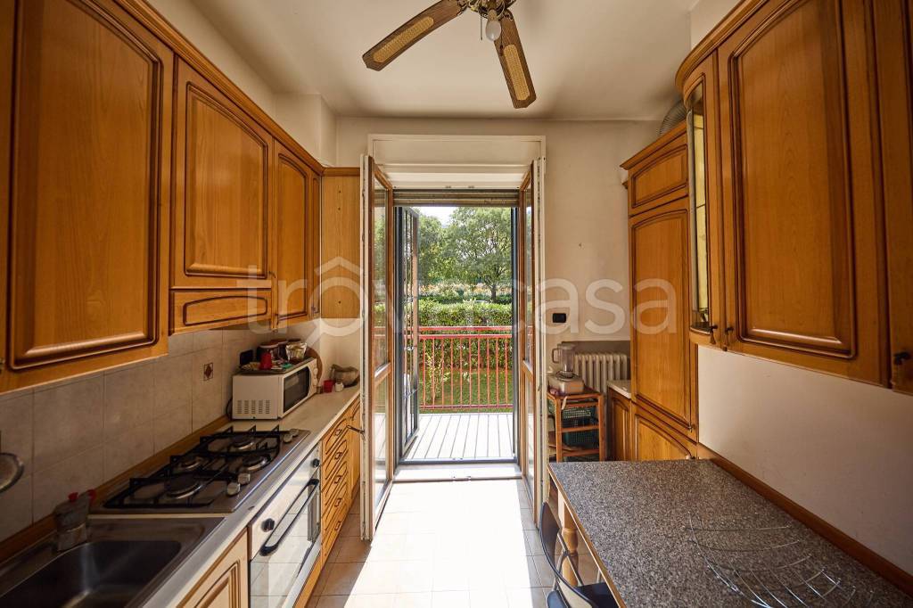 appartamento in vendita a Milano in zona Famagosta