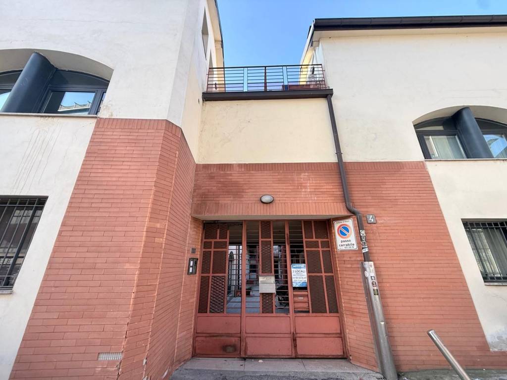 appartamento in vendita a Milano in zona Vigentino