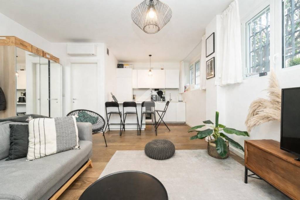 appartamento in vendita a Milano in zona Guastalla