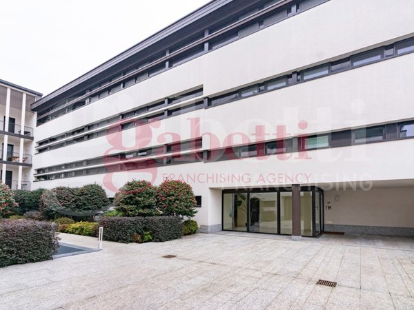 appartamento in vendita a Milano in zona Famagosta