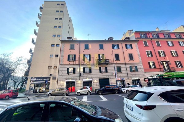 locale commerciale in vendita a Milano in zona Porta Vittoria
