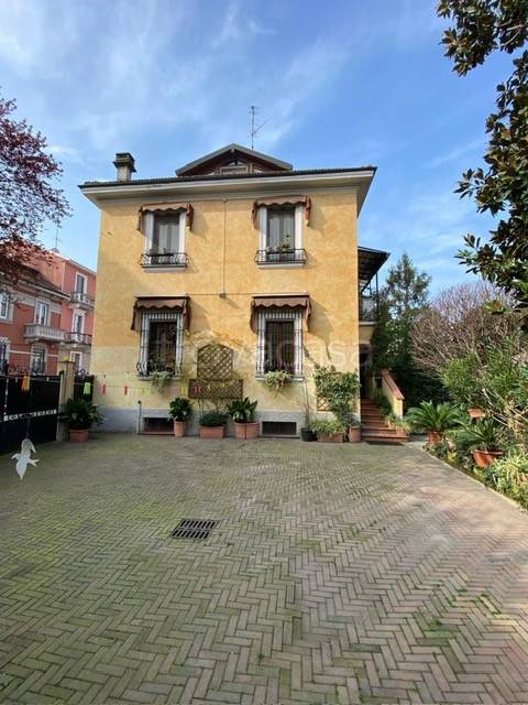 casa indipendente in vendita a Milano in zona Crescenzago