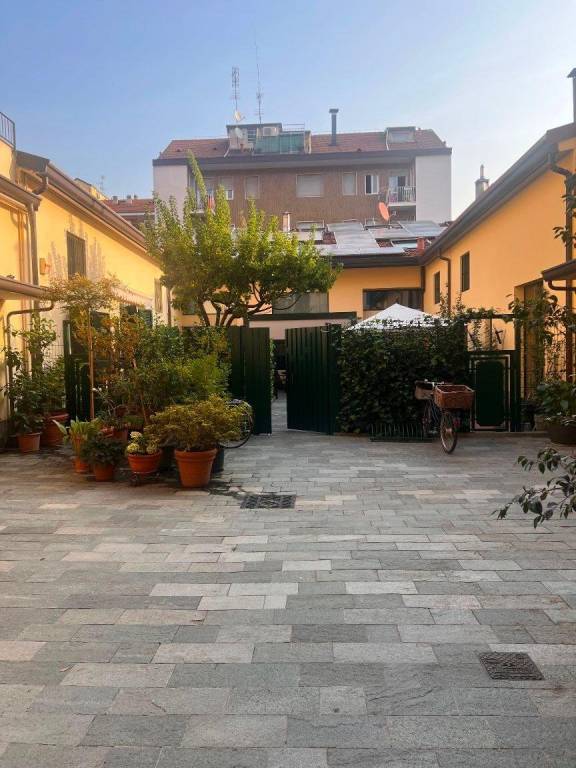 appartamento in vendita a Milano in zona Porta Garibaldi