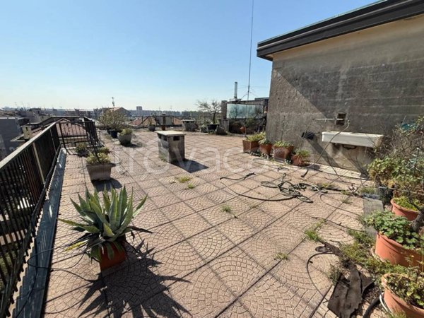 appartamento in vendita a Milano in zona Lorenteggio