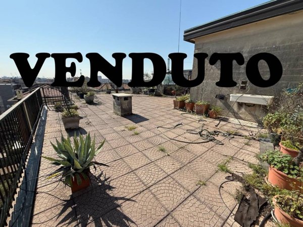 appartamento in vendita a Milano in zona Lorenteggio
