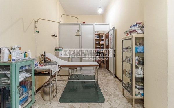 locale commerciale in vendita a Milano in zona Rogoredo