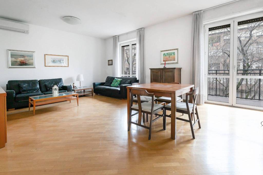 appartamento in vendita a Milano in zona Isola