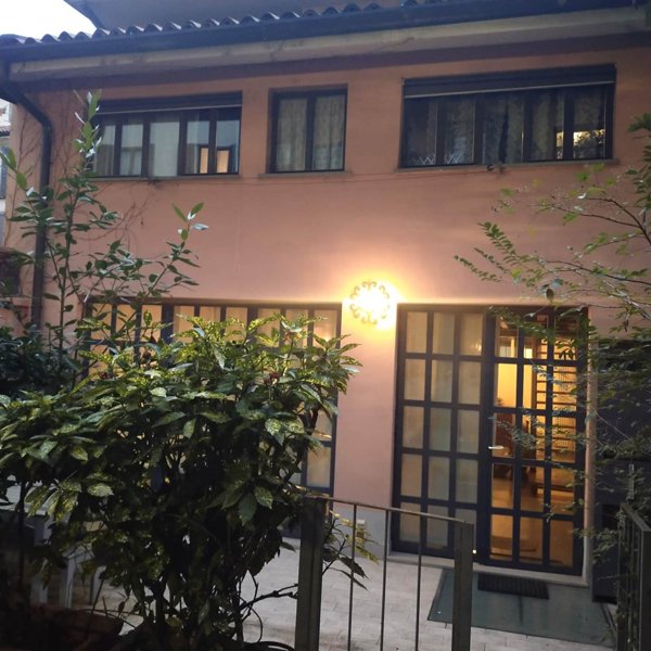 casa indipendente in vendita a Milano in zona Porta Ticinese