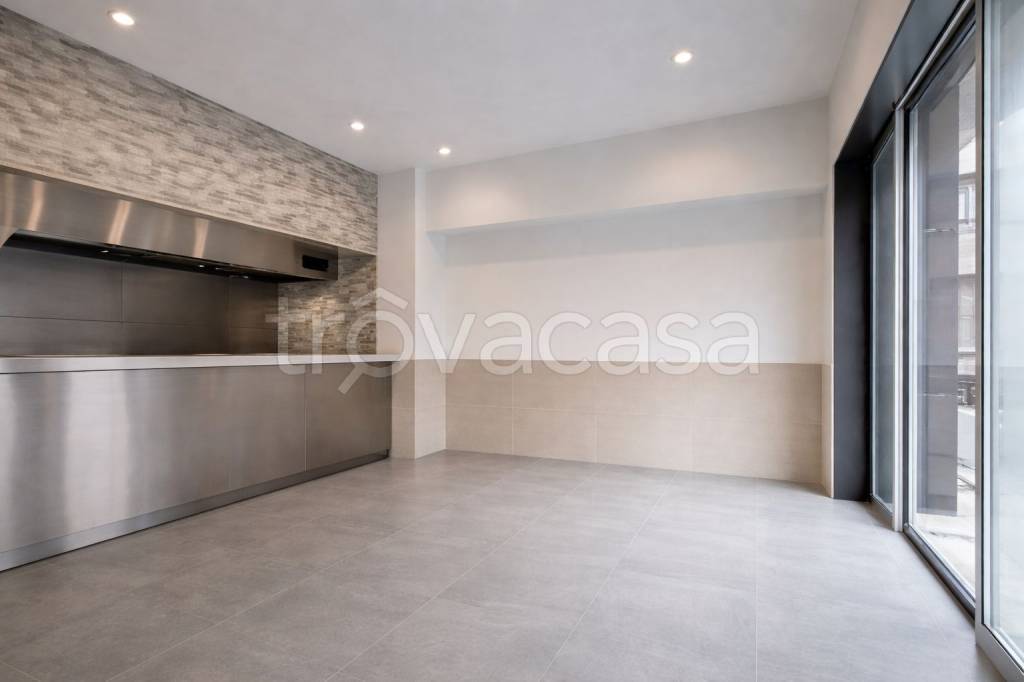 negozio in vendita a Milano in zona Stazione Centrale