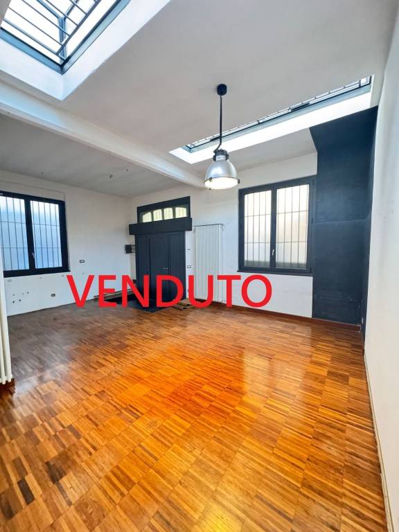 appartamento in vendita a Milano in zona Isola