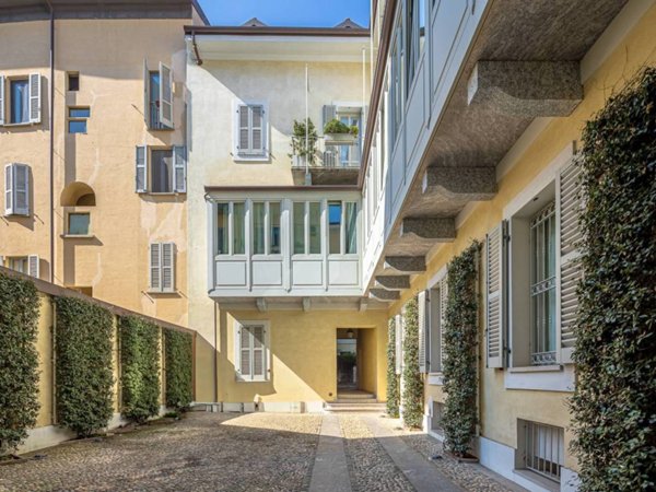 appartamento in vendita a Milano in zona Guastalla