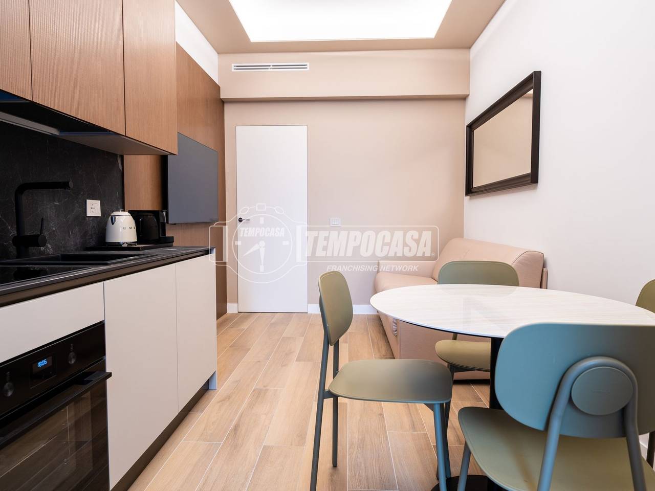 appartamento in vendita a Milano in zona Porta Nuova