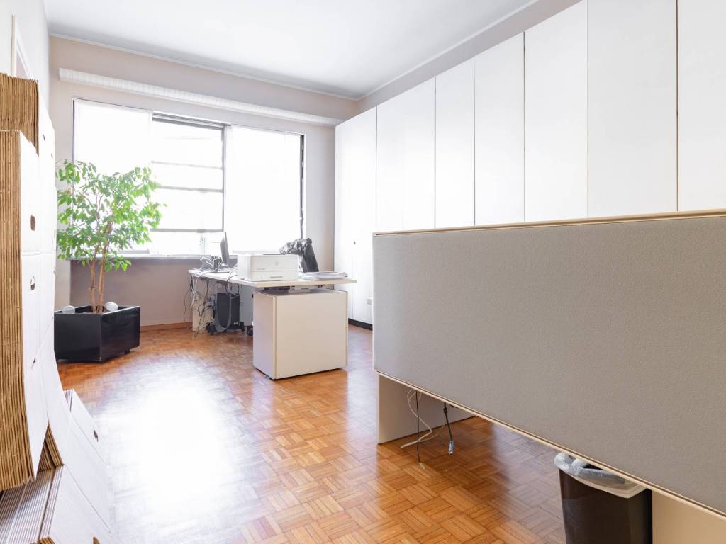 ufficio in vendita a Milano in zona Bocconi