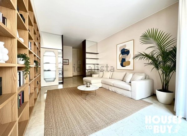 appartamento in vendita a Milano in zona Porta Garibaldi