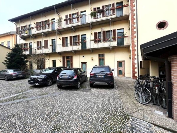 appartamento in vendita a Milano in zona Barona