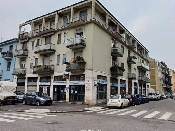 negozio in vendita a Milano in zona San Siro