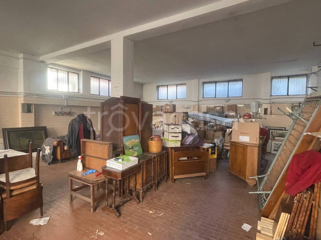 negozio in vendita a Milano in zona Crescenzago