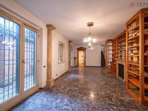 appartamento in vendita a Milano in zona Sant'Ambrogio