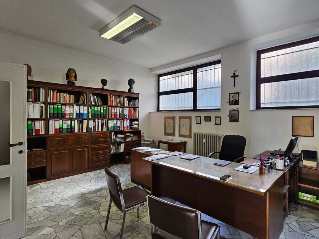 ufficio in vendita a Milano in zona Porta Vittoria