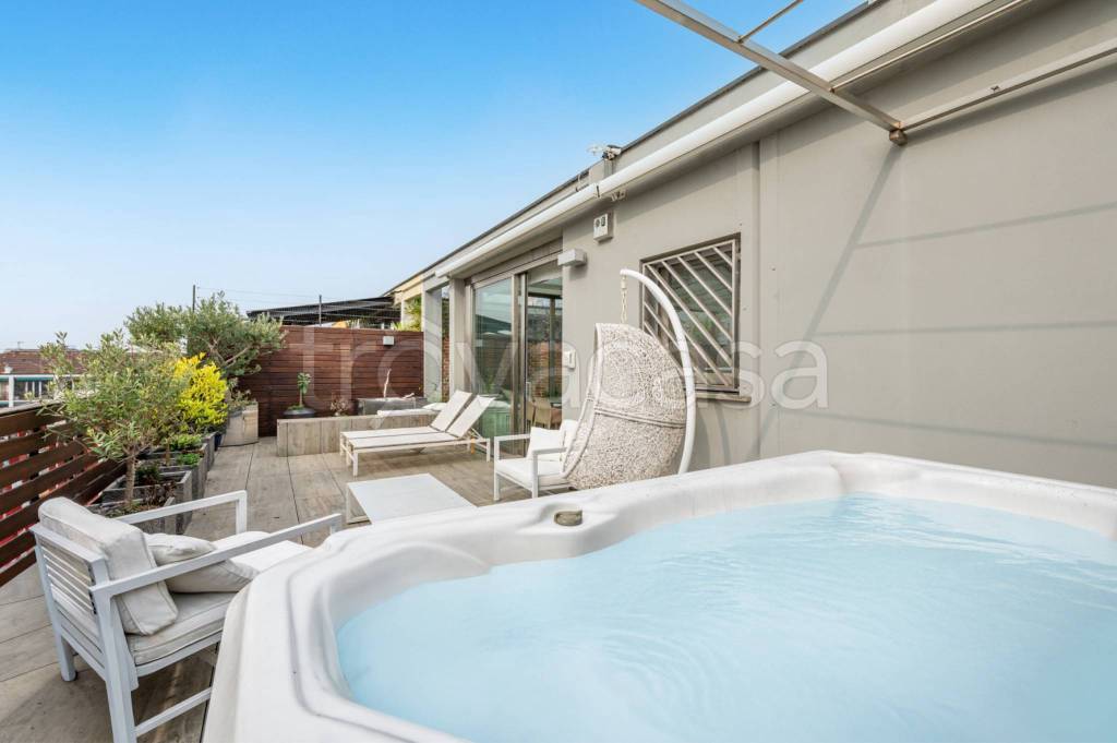 appartamento in vendita a Milano in zona Sempione