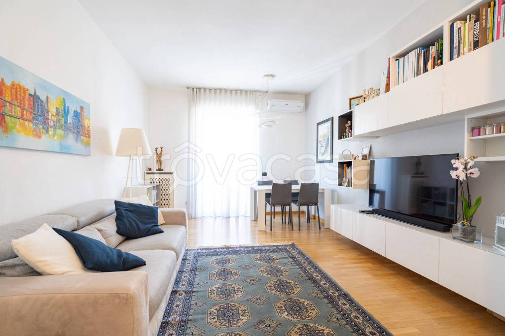 appartamento in vendita a Milano in zona Stazione Centrale