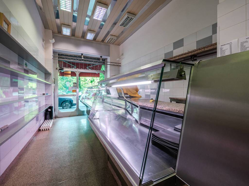 negozio in vendita a Milano in zona Città Studi