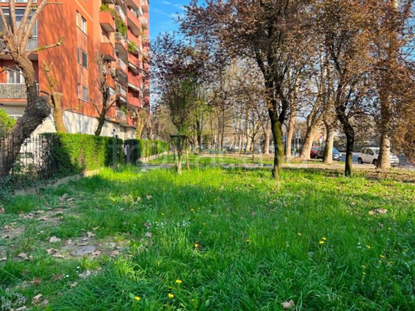 appartamento in vendita a Milano in zona QT8