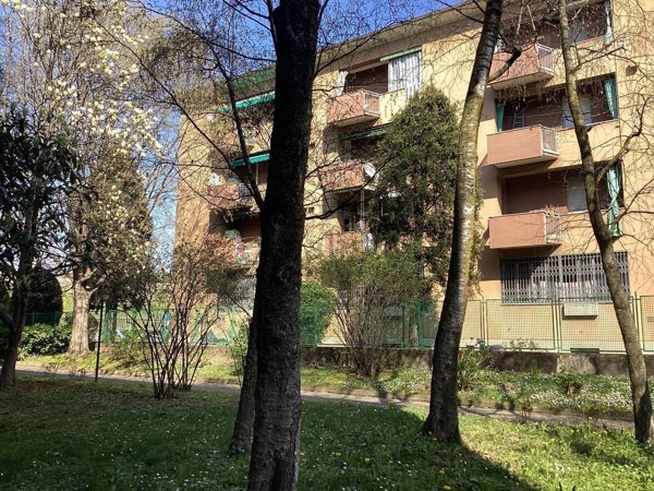 appartamento in vendita a Milano in zona Montalbino
