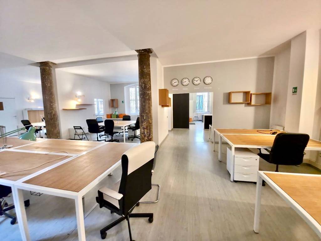 ufficio in vendita a Milano in zona Paolo Sarpi