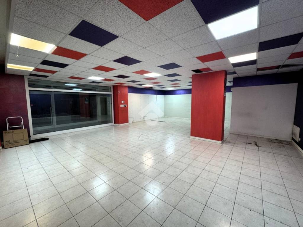 negozio in vendita a Milano in zona Bovisa
