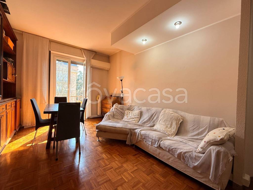 appartamento in vendita a Milano in zona Cadorna