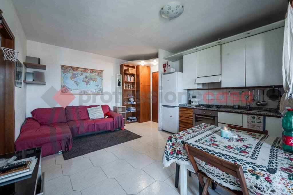 appartamento in vendita a Milano in zona Famagosta