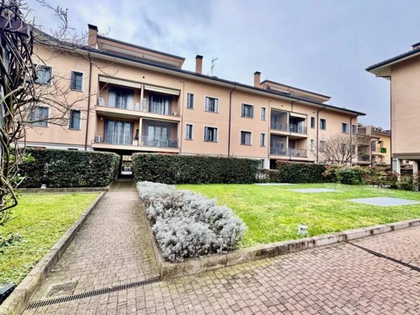 appartamento in vendita a Milano in zona Baggio
