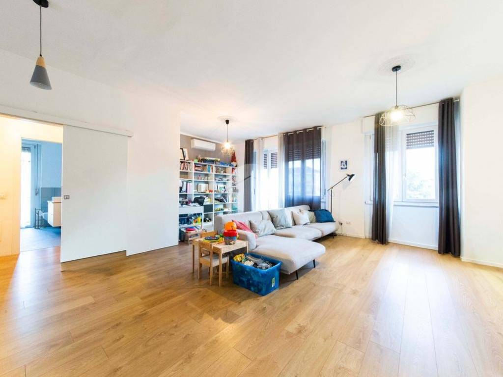 appartamento in vendita a Milano in zona Baggio