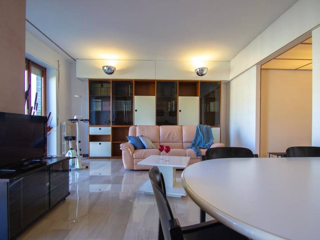 appartamento in vendita a Milano in zona Famagosta