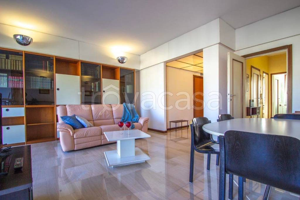 appartamento in vendita a Milano in zona Famagosta