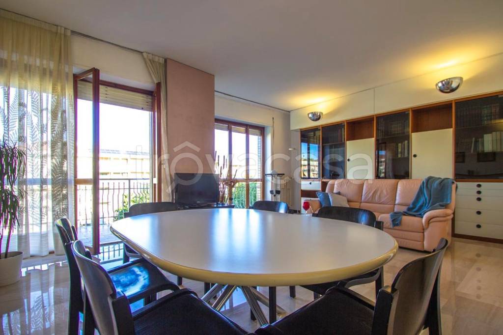appartamento in vendita a Milano in zona Famagosta