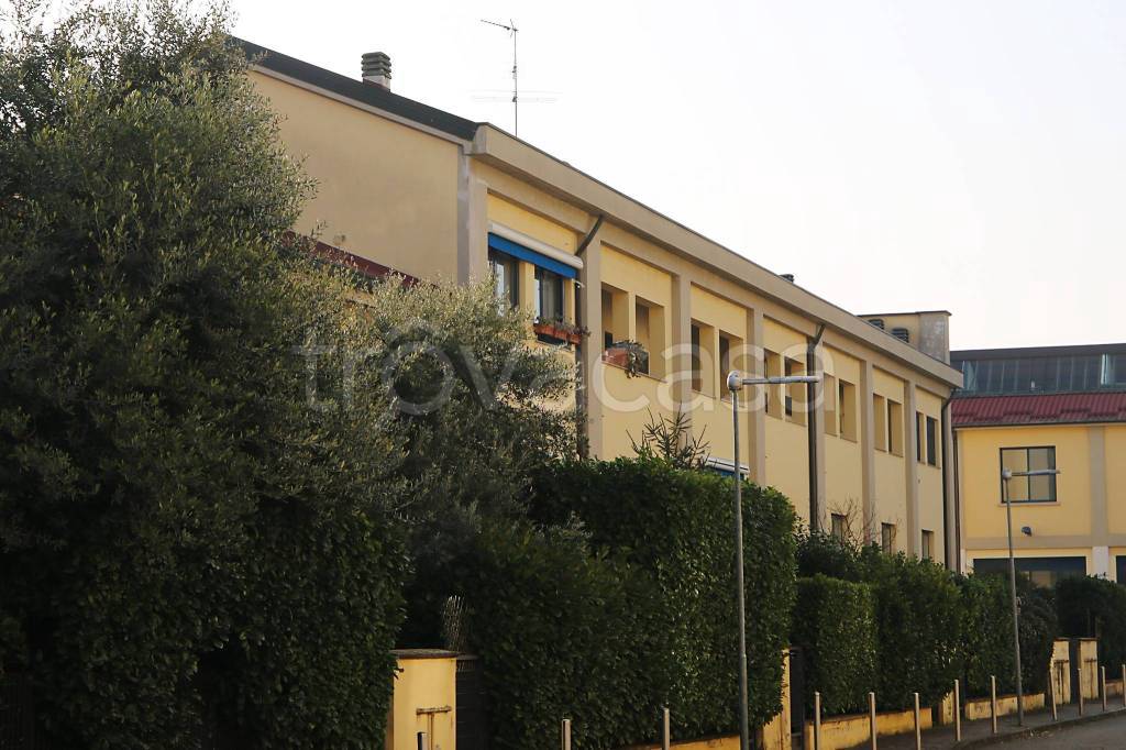 appartamento in vendita a Milano in zona Gratosoglio