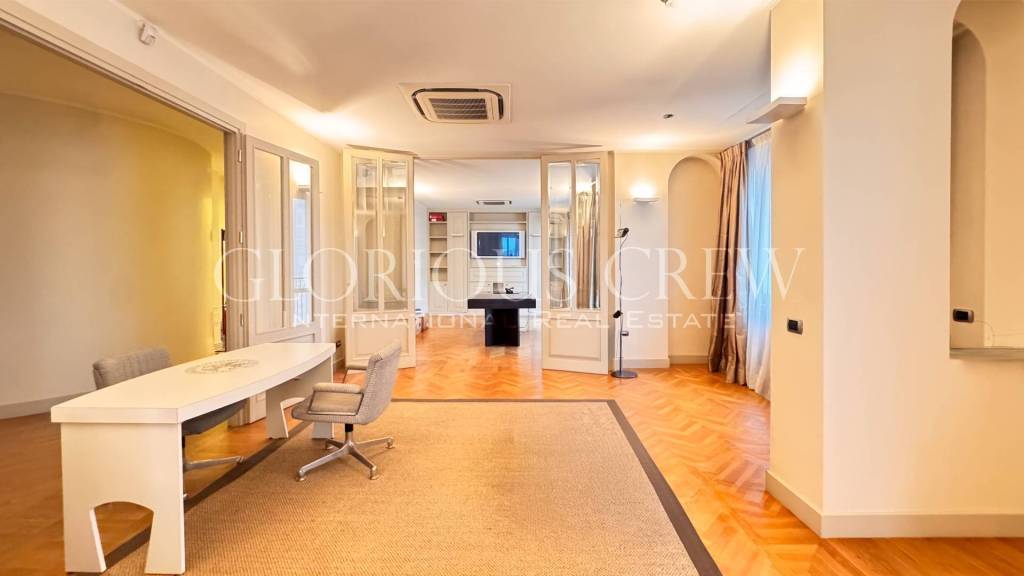 ufficio in vendita a Milano in zona Porta Nuova