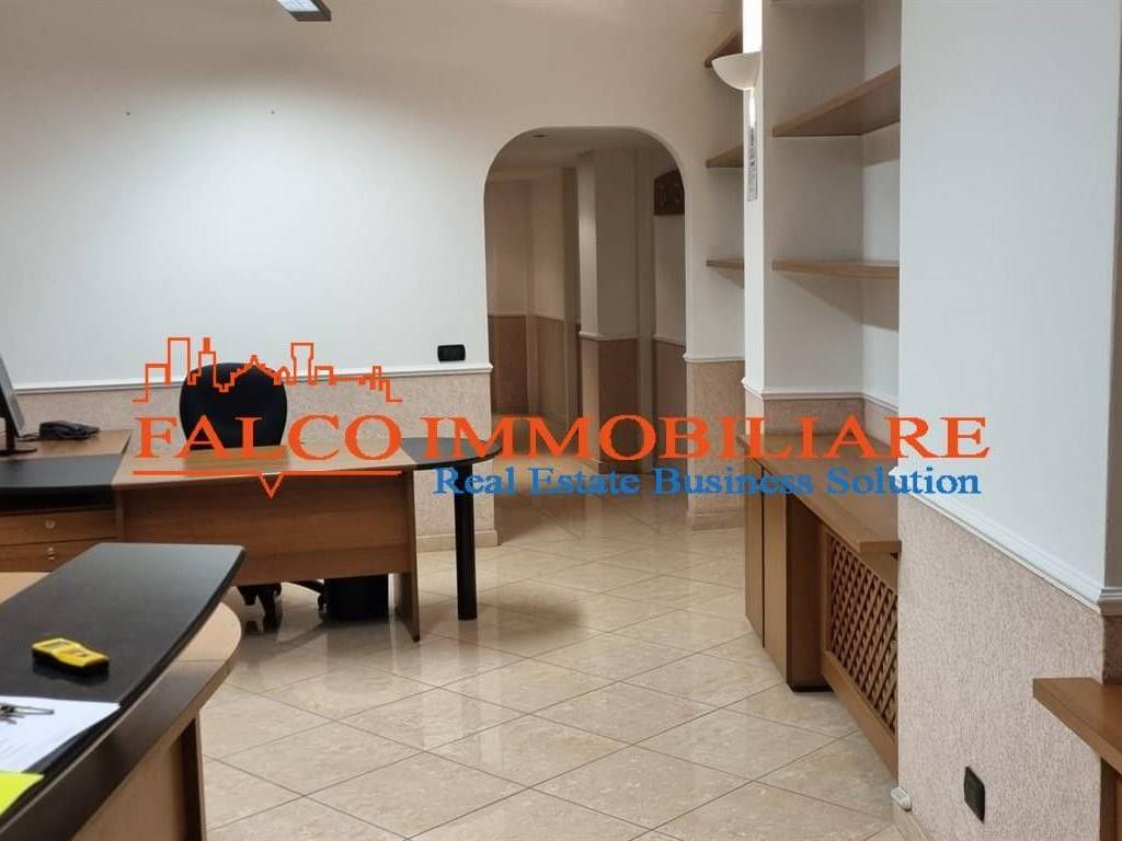 ufficio in vendita a Milano in zona Guastalla